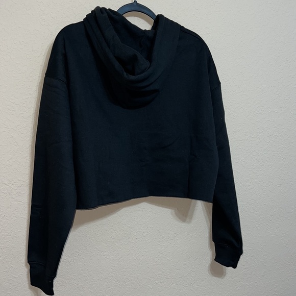 Amazhiyu Women's Cropped Hoodie - Picture 9 of 9